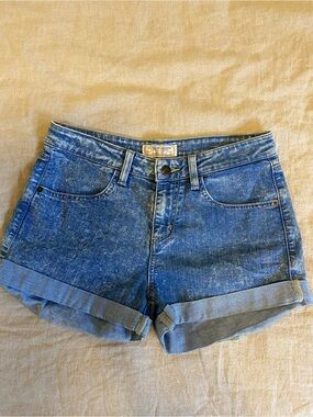 Guess vintage style  Women's Blue Rolled Cuff Denim Shorts